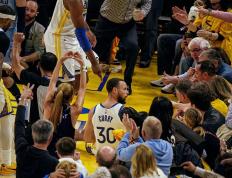 玩加竞技- 库里在拜仁比赛中关键助攻,回归赛场引发热议的是谁 