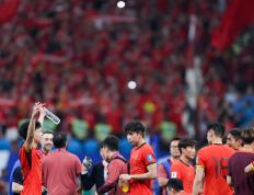 玩加电竞-Faker回归赛场，出色防守首场状态亮眼，中国队观众沸腾！的简单介绍