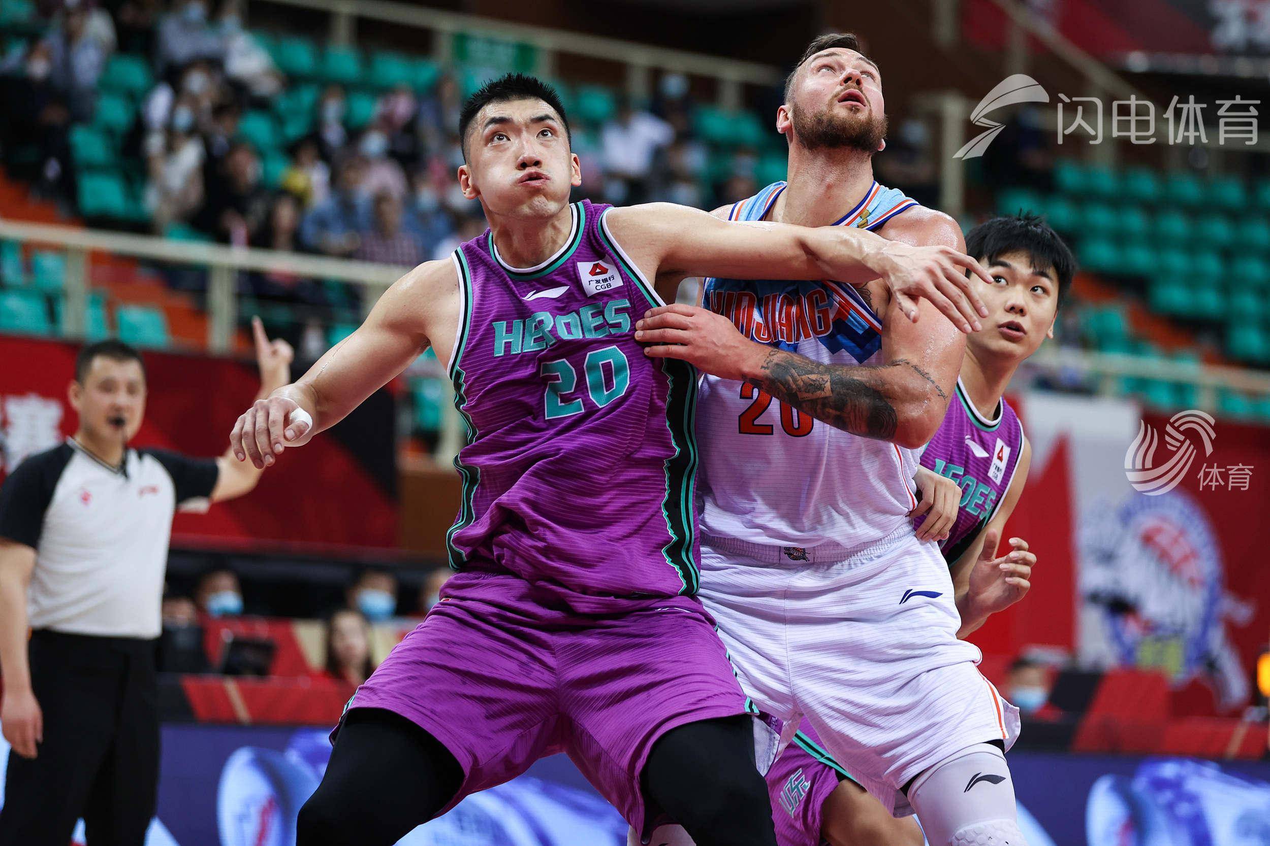 玩加电竞-包含击剑巡回赛，洞庭玄武队与江南闪电队翻盘，阵地战处理得当！二次进攻频频奏效的词条