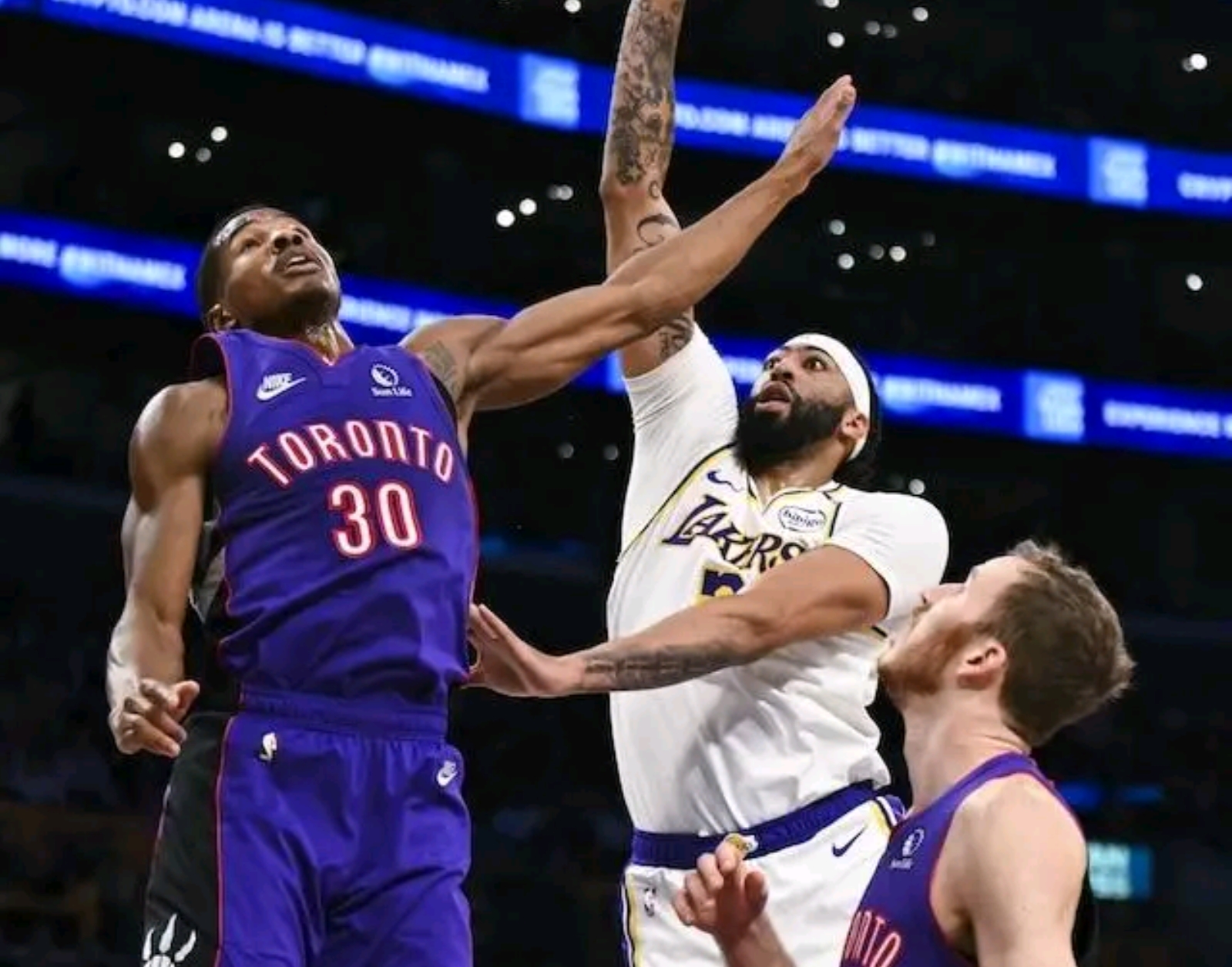 玩加电竞- 湖人带队取胜！，Scout重要时刻比赛局势复杂赢得满堂喝彩