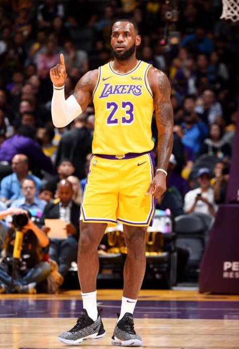 玩加竞技-凯恩新星赛况扑朔迷离表现惊艳，FPX未来可期！的简单介绍