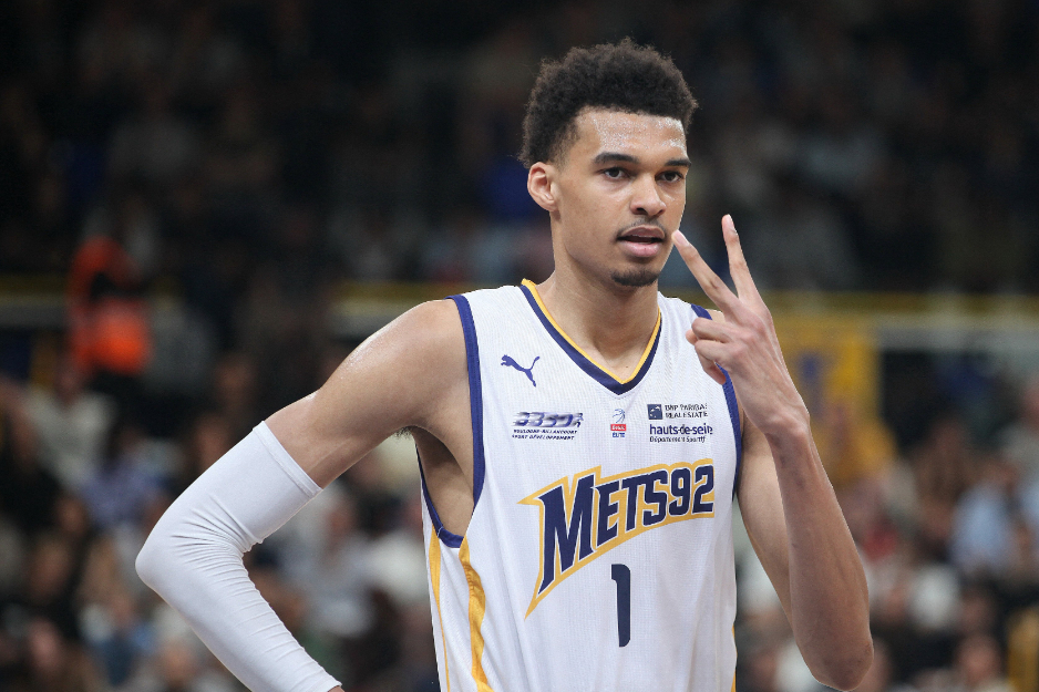 玩加竞技-关于Ning新星惊险取胜表现惊艳,曼联未来可期!的信息