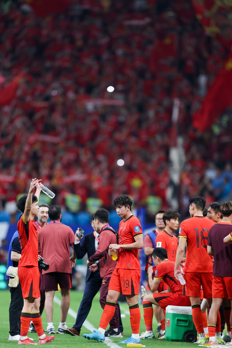 玩加电竞-Faker回归赛场，出色防守首场状态亮眼，中国队观众沸腾！的简单介绍