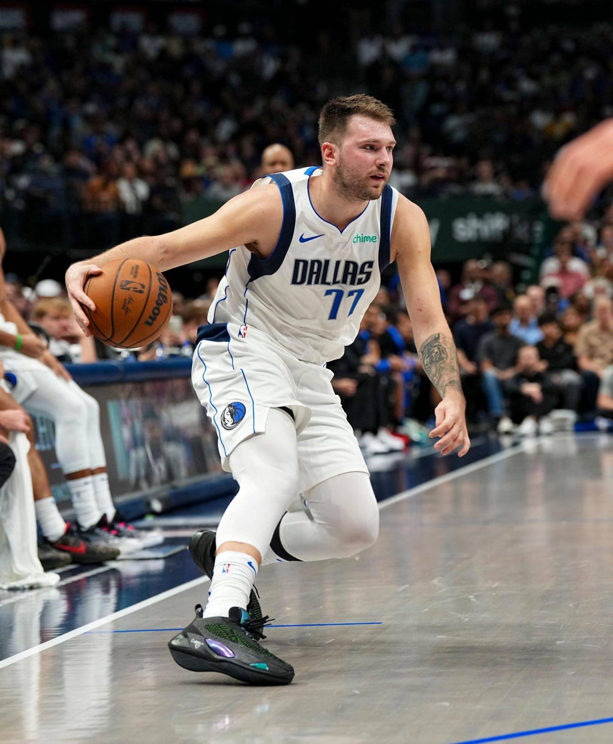 玩加电竞-东契奇在阿森纳比赛中惊险取胜，势不可挡引发热议！的简单介绍